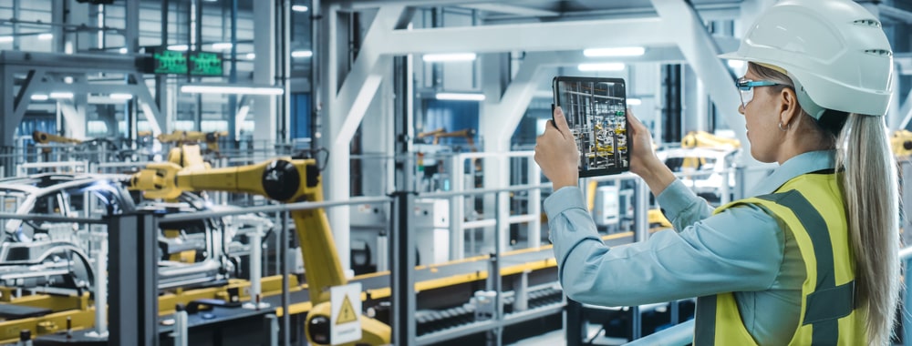 DT103 ISA Training - Engineer Using Augmented Reality Tablet Computer,-Digitalization Scan, Monitoring Equipment Production