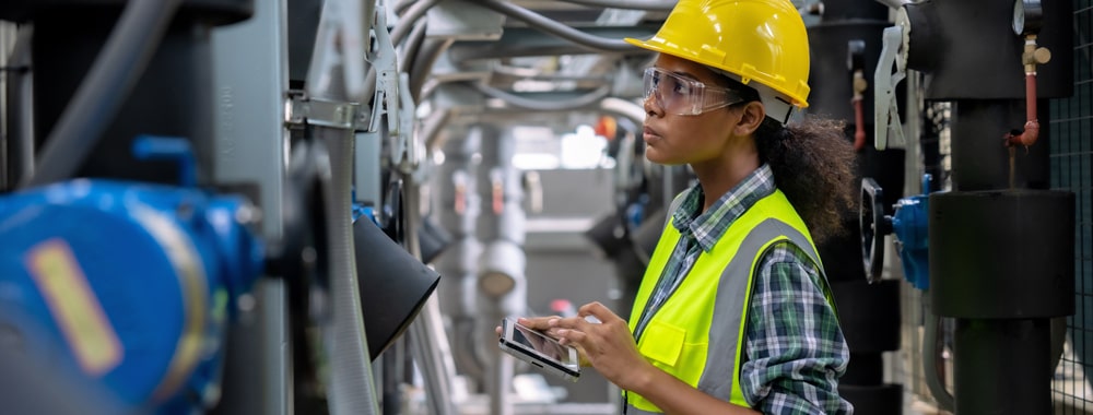 EC50 Safety Instrumented Systems A Lifecycle Approach ISA Trainging - image of factory engineer
